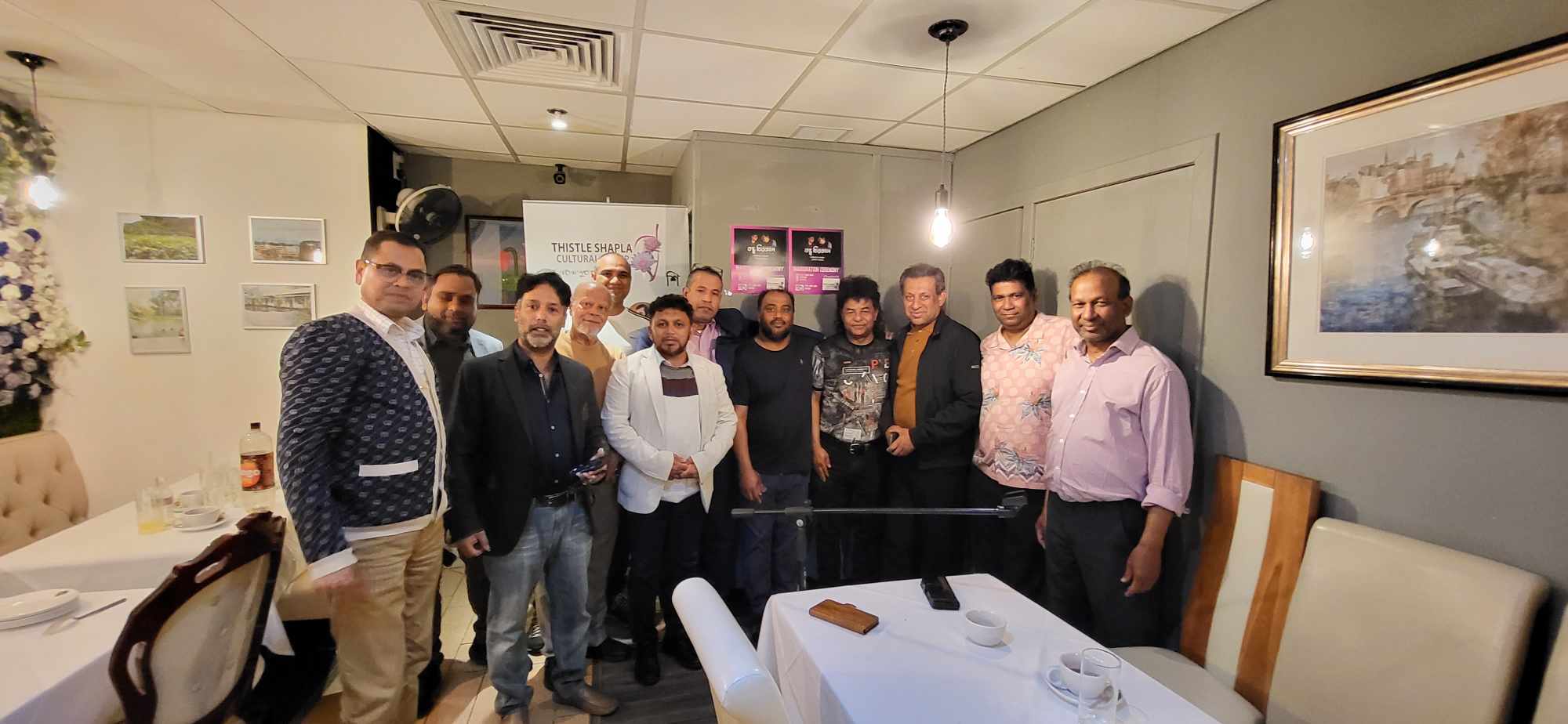 এডিনবার্গে  'THISTLE SHAPLA' এর উদ্যোগে সংগীতশিল্পী জনিকে সম্মাননা ক্রেস্ট প্রদান